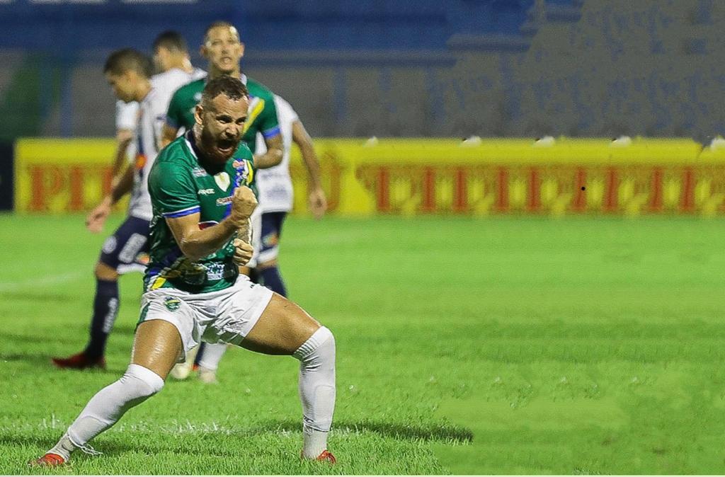 Ap&oacute;s t&iacute;tulo estadual, Klenisson cr&ecirc; em Altos&rsquo;PI embalado para estreia na S&eacute;rie C do Brasileiro