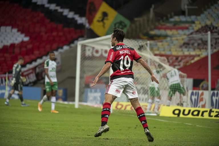 Com gola&ccedil;o de Michael, Flamengo vence a Chapecoense