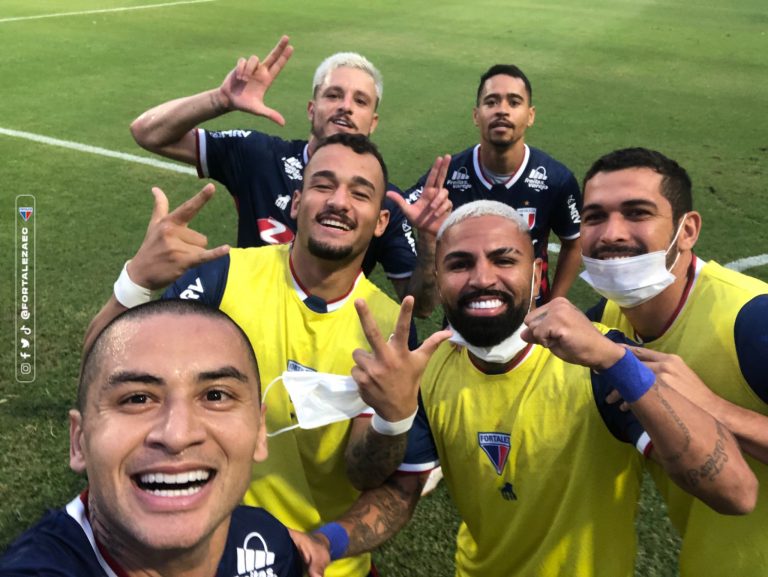 Fortaleza bate CRB e avan&ccedil;a para as quartas de final