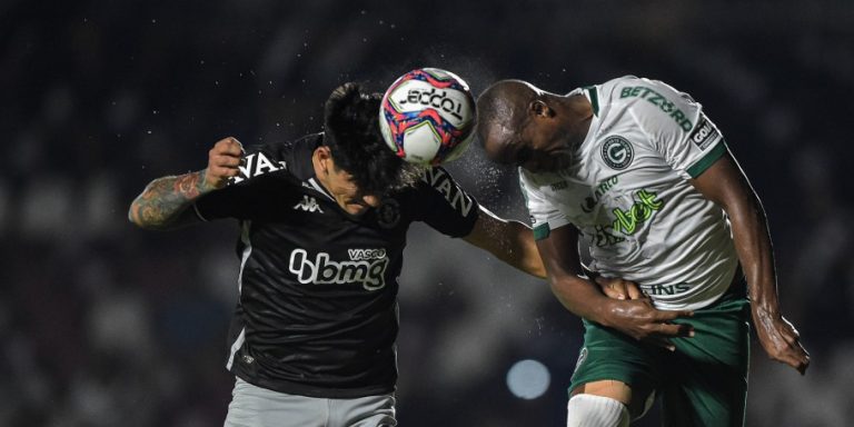 Vasco vence o Goi&aacute;s e leva arquibancada &agrave; loucura