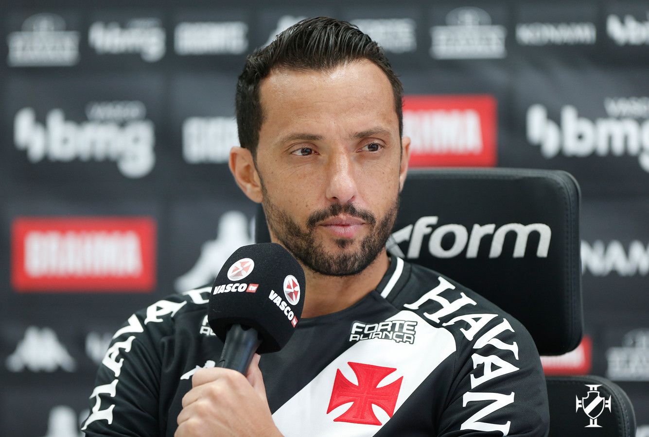 Nen&ecirc; &eacute; apresentado e chega para preencher lacunas no time do Vasco