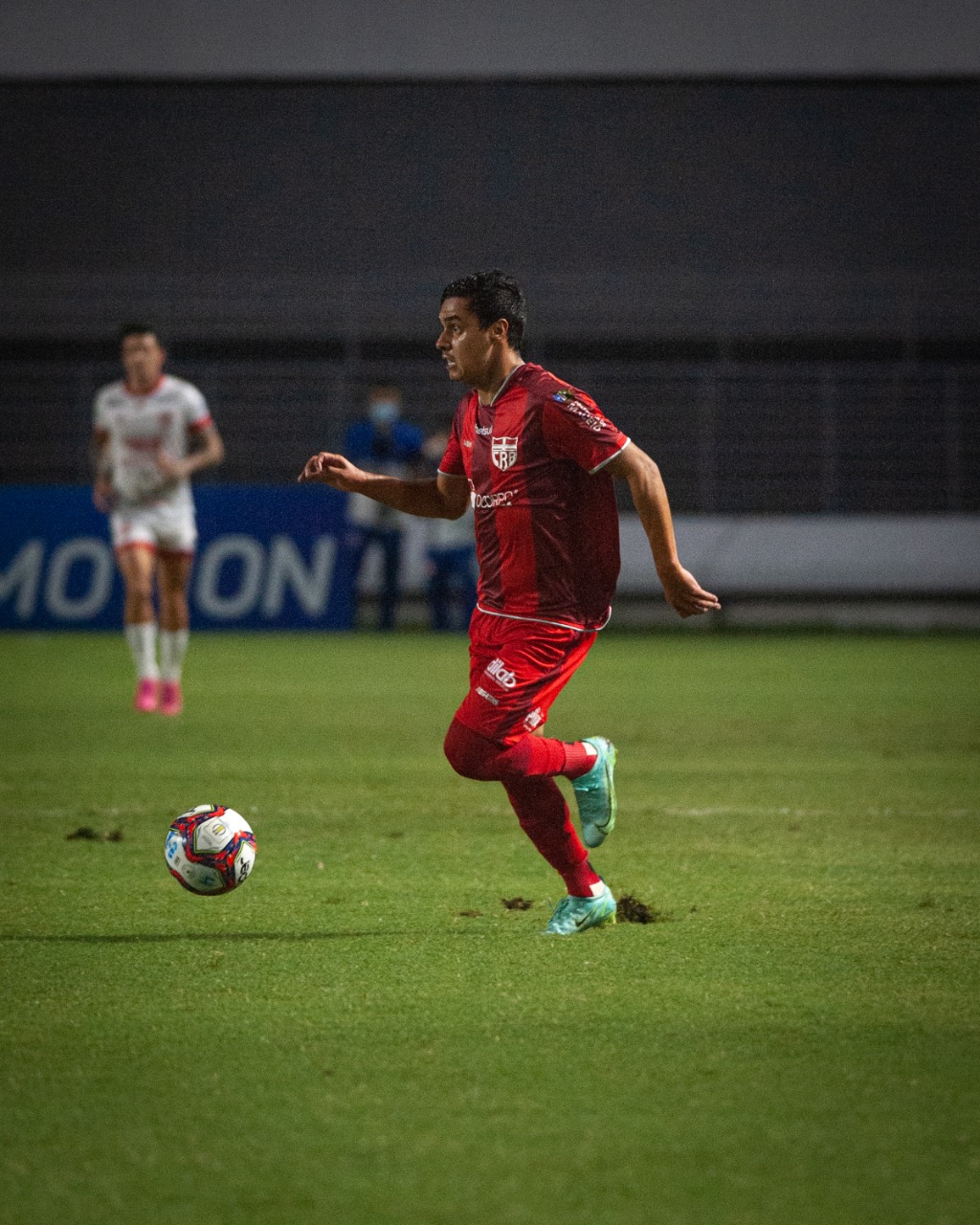 Alisson Farias projeta duelo contra o Goi&aacute;s: &ldquo;Confronto decisivo para a parte de cima da tabela&rdquo;