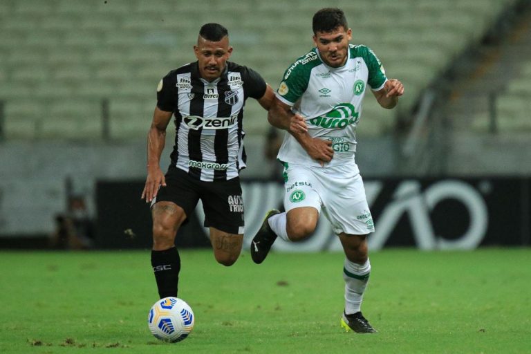 Com um a menos, Chapecoense &eacute; derrotada pelo Cear&aacute;