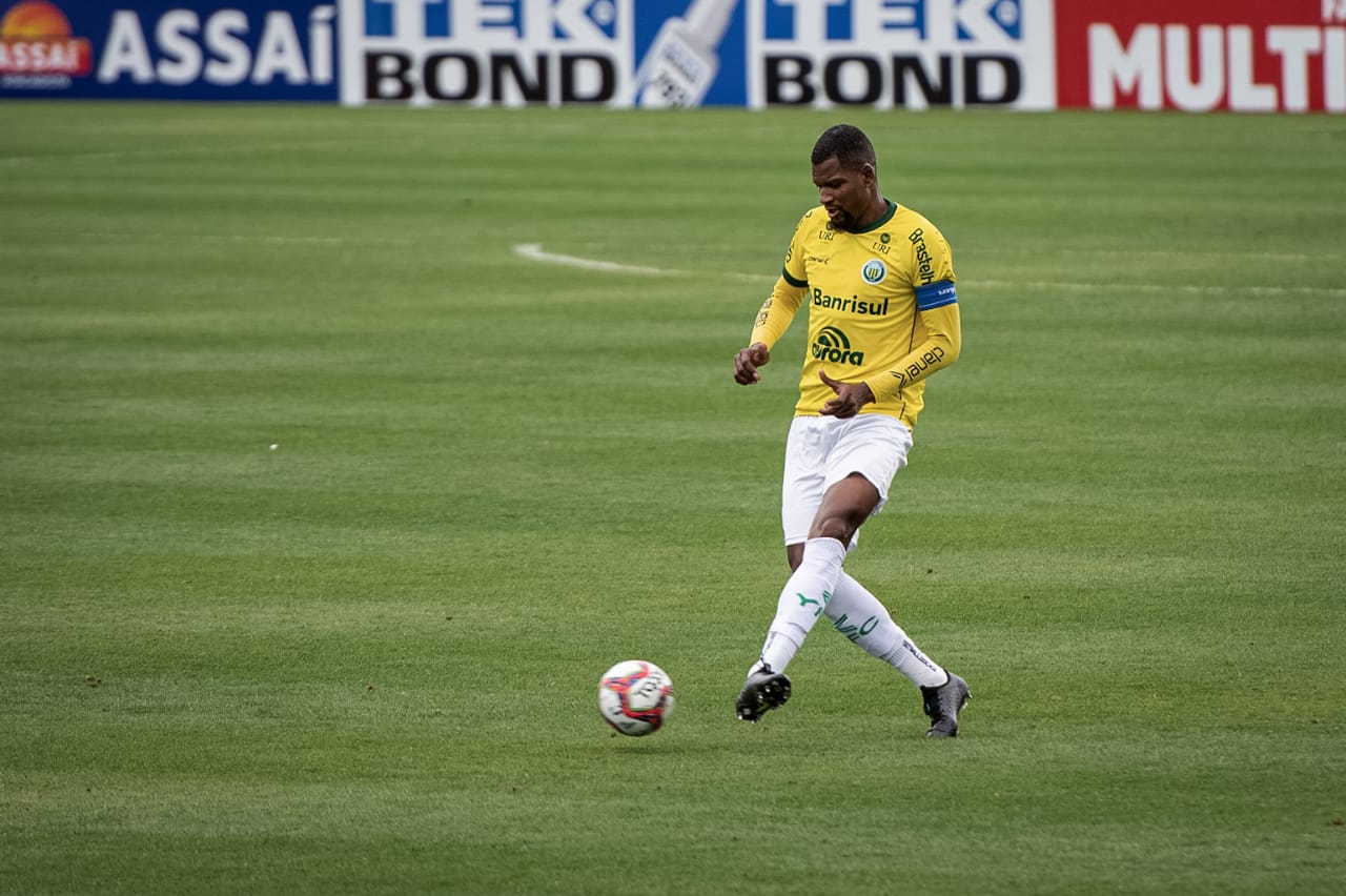 Capit&atilde;o e l&iacute;der do Ypiranga de Erechim L&eacute;o Kanu projeta inicio do quadrangular e diz &ldquo; Agora &eacute; outra competi&ccedil;&atilde;o, temos que elevar o n&iacute;vel&rdquo;