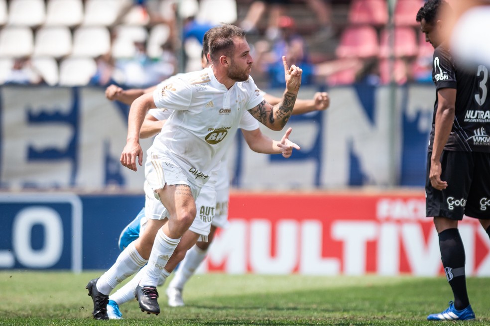 Com gola&ccedil;o de Bruno Jos&eacute;, Cruzeiro vence Ponte e se afasta do Z4