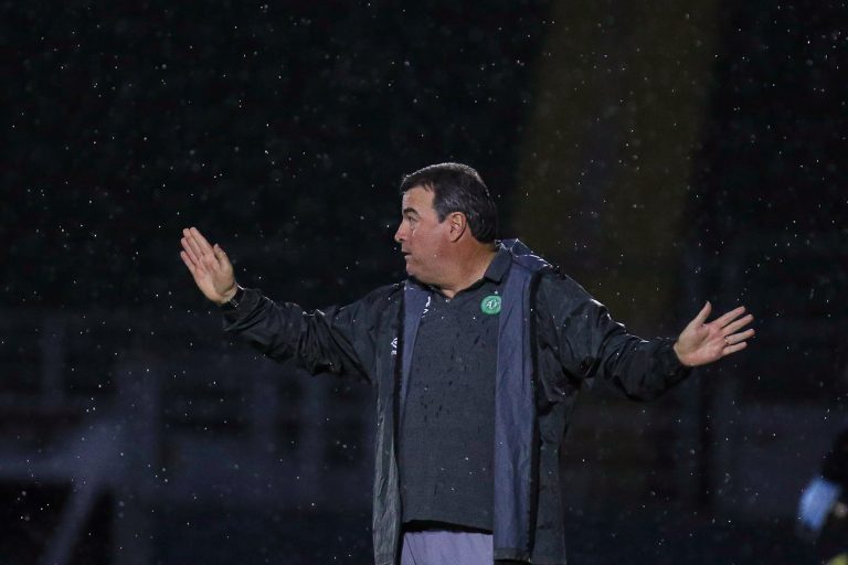 Pintado, t&eacute;cnico da Chapecoense, ser&aacute; julgado pelo STJD