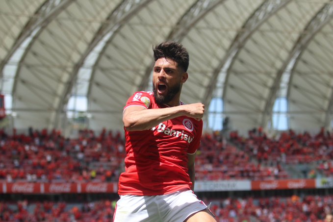 Yuri Alberto d&aacute; show, Internacional goleia Chapecoense pelo Brasileir&atilde;o