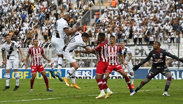 Em jogo movimentado, Náutico bate Ponte Preta na Série B
