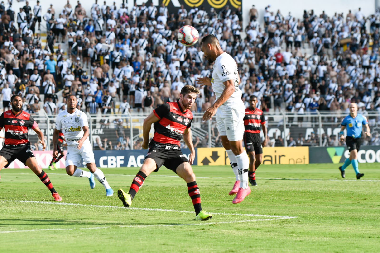 Na briga contra o Z4, Ponte Preta e Vit&oacute;ria empatam sem gols