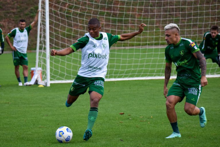 Am&eacute;rica-MG faz &uacute;ltimo treino sem Marquinhos Santos
