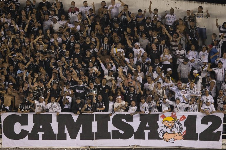 Torcida organizada do Corinthians &eacute; suspensa por seis meses