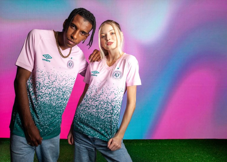Chapecoense lan&ccedil;a camisa em campanha ao Outubro Rosa