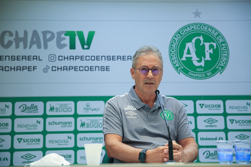 Carlos Kila v&ecirc; Chapecoense na S&eacute;rie B: &ldquo;Cumprir tabela&rdquo;