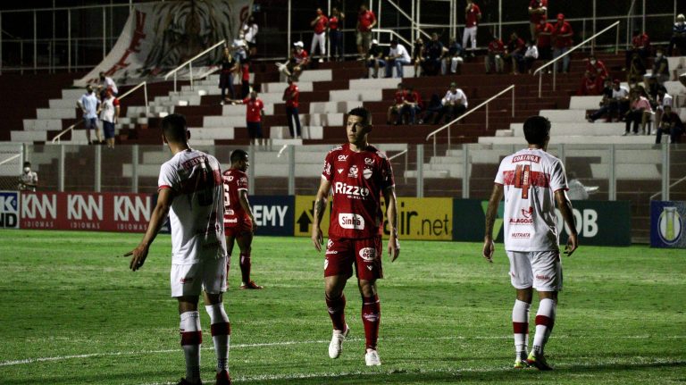 Em jogo disputado, Vila Nova empata em casa com CRB pela S&eacute;rie B