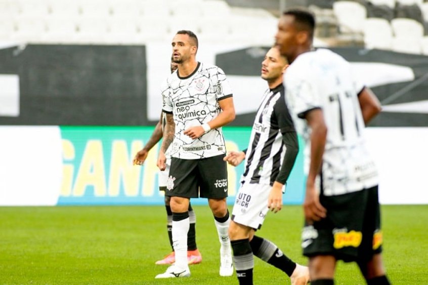 Corinthians sofre gol no fim e perde para o Cear&aacute;