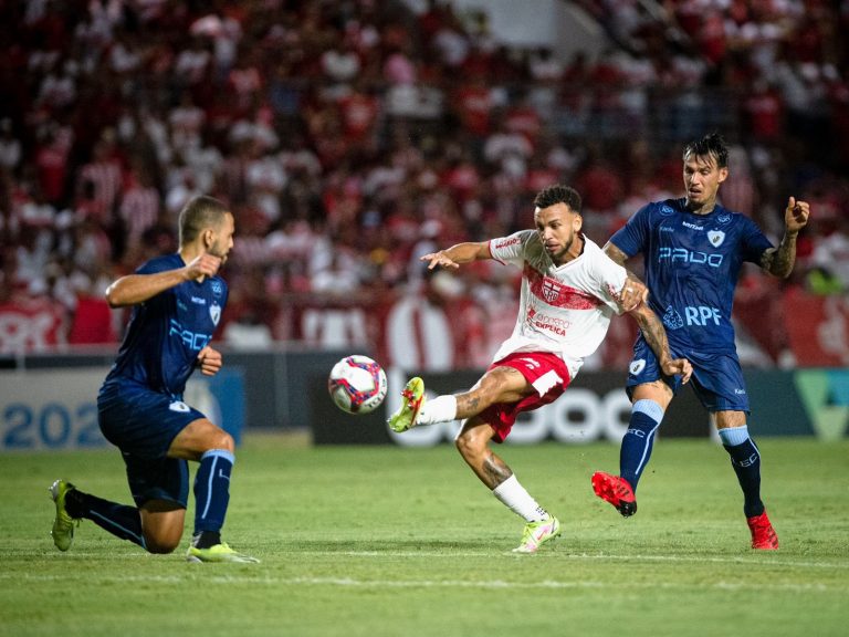 CRB vence o Londrina na S&eacute;rie B e segue vivo na corrida pelo acesso