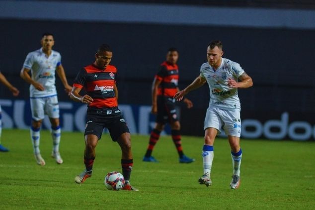 CSA bate Vit&oacute;ria e cola no G4 da S&eacute;rie B