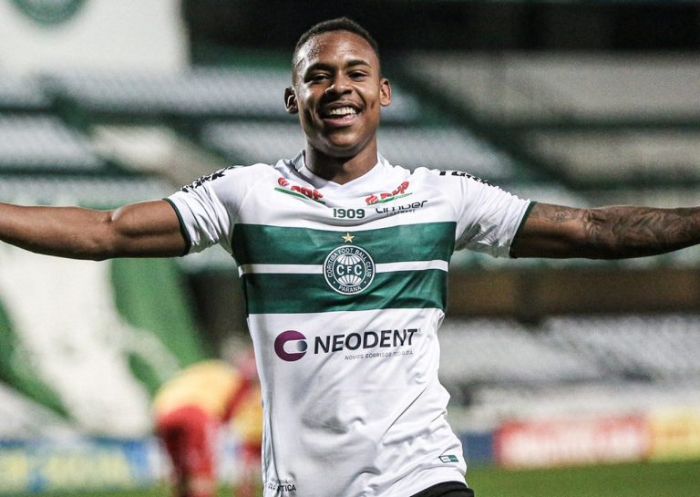 Igor Paix&atilde;o estende vinculo com Coritiba