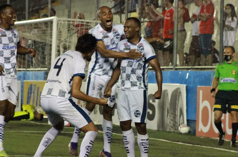 Internacional perde para São José e a pressão aumenta