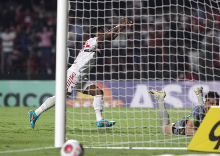 São Paulo bate Santo André nos descontos e consegue a primeira vitória