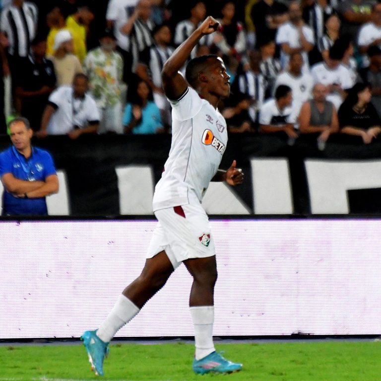 Fluminense vence e sai na frente na semi do Carioca 2022