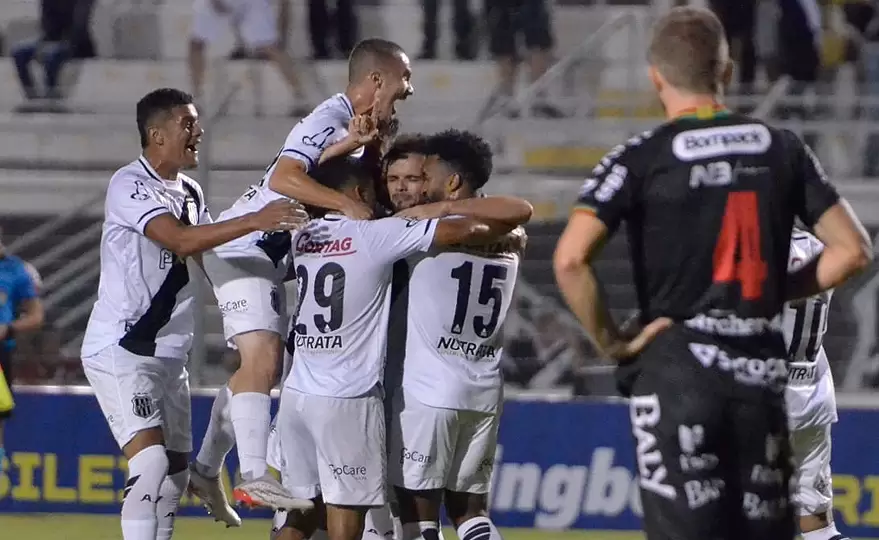Ponte Preta bate o Brusque e vence a segunda na S&eacute;rie B