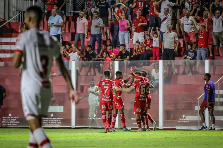 Vila Nova bate N&aacute;utico e vence a primeira na S&eacute;rie B