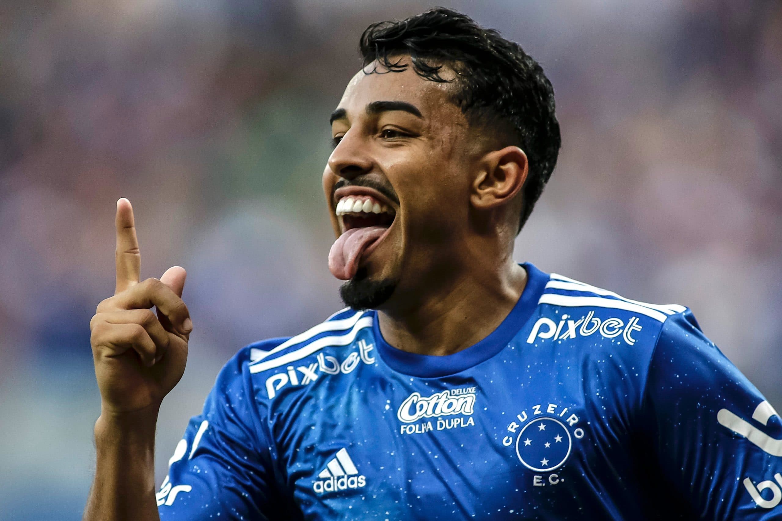 Com gols de Edu e Bidu, Cruzeiro vence Ponte no Mineir&atilde;o