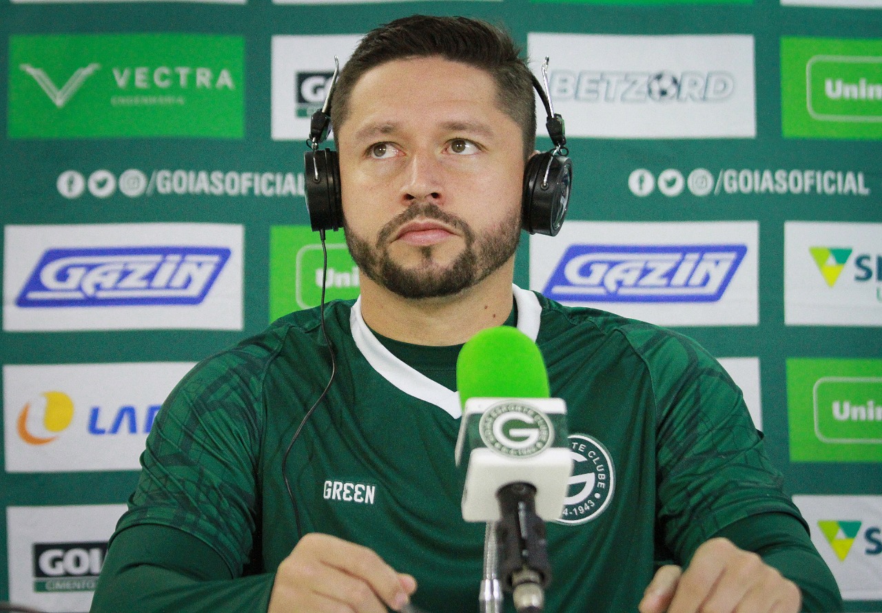 Elvis &eacute; o novo refor&ccedil;o da Ponte Preta