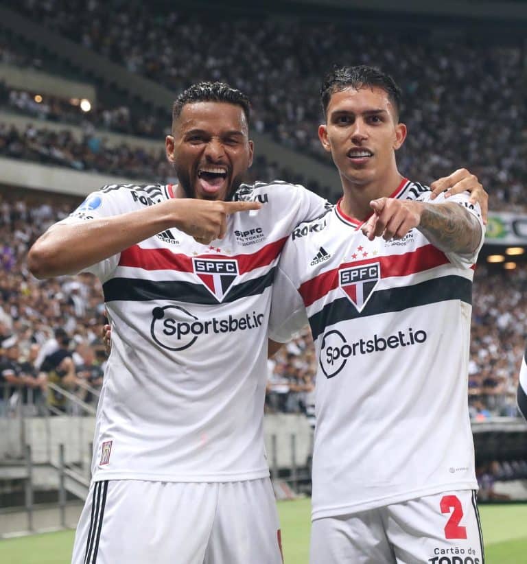 S&atilde;o Paulo vence Cear&aacute; nos p&ecirc;naltis e volta &agrave; semifinal da Sul-Americana oito anos depois