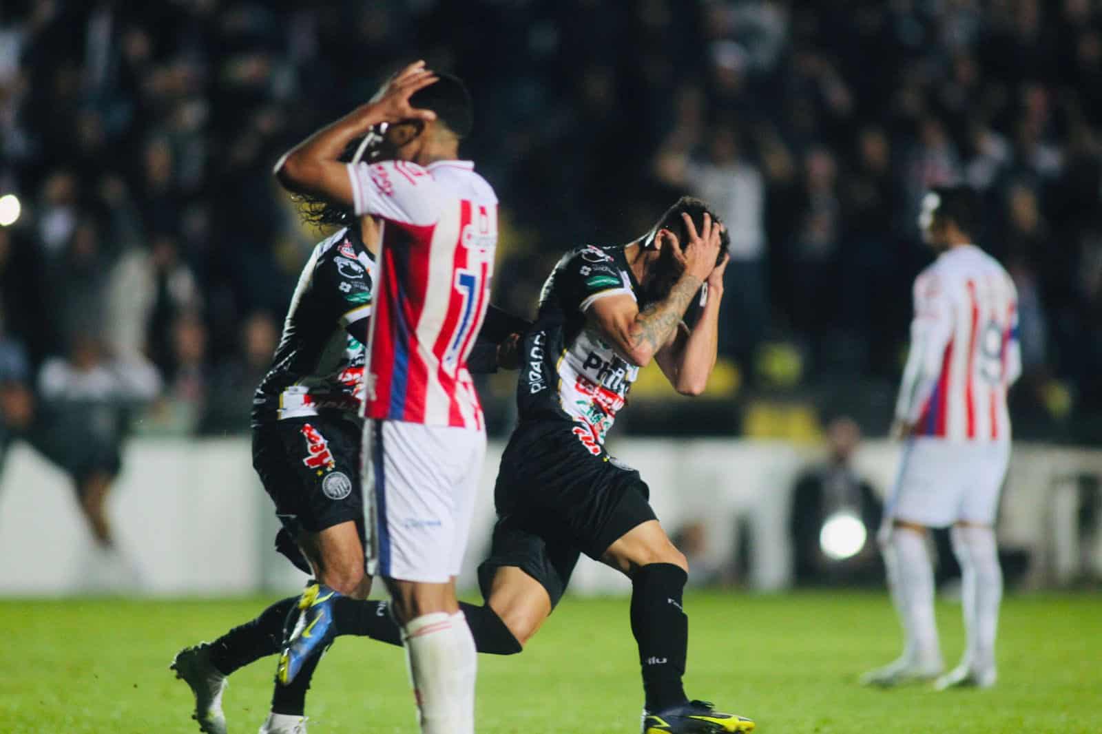 Oper&aacute;rio afunda N&aacute;utico na lanterna com gol no fim