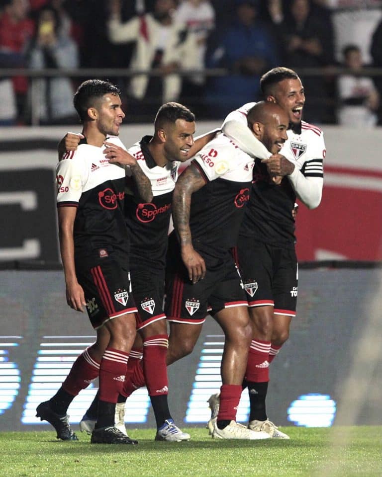 S&atilde;o Paulo atropela o Ava&iacute; no Morumbi