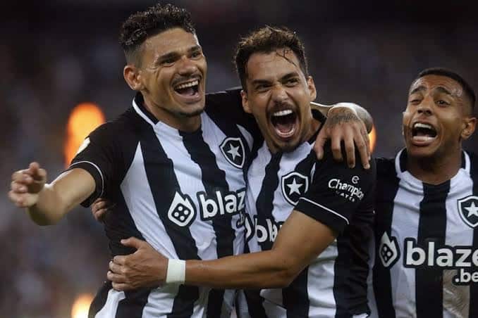 Est&aacute;tua prometida para Garrincha