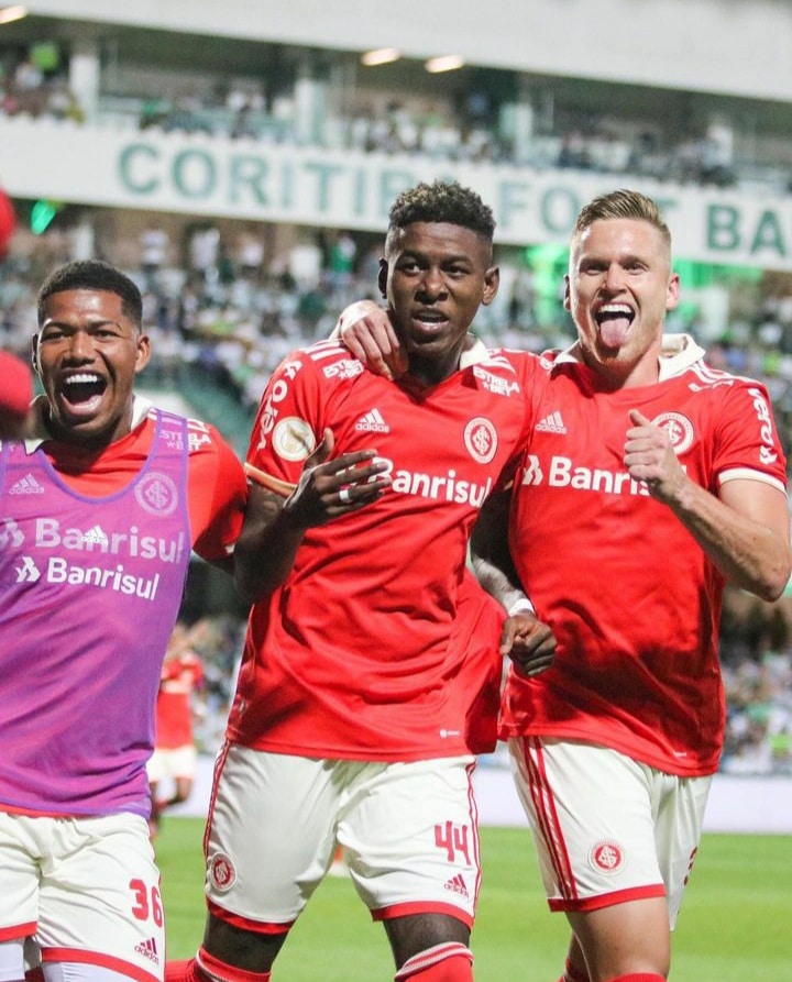 Coritiba e Internacional empatam e chances de t&iacute;tulo colorado &eacute; praticamente nula