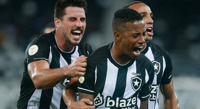 Botafogo divulga lista de relacionados para duelo contra o Cuiab&aacute;