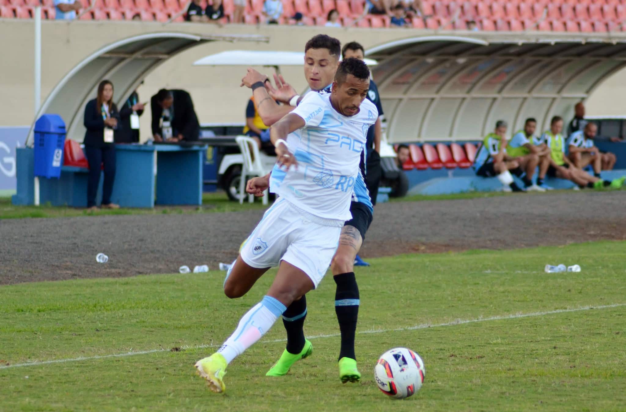 Londrina e Gr&ecirc;mio fazem jogo morno e ficam no empate
