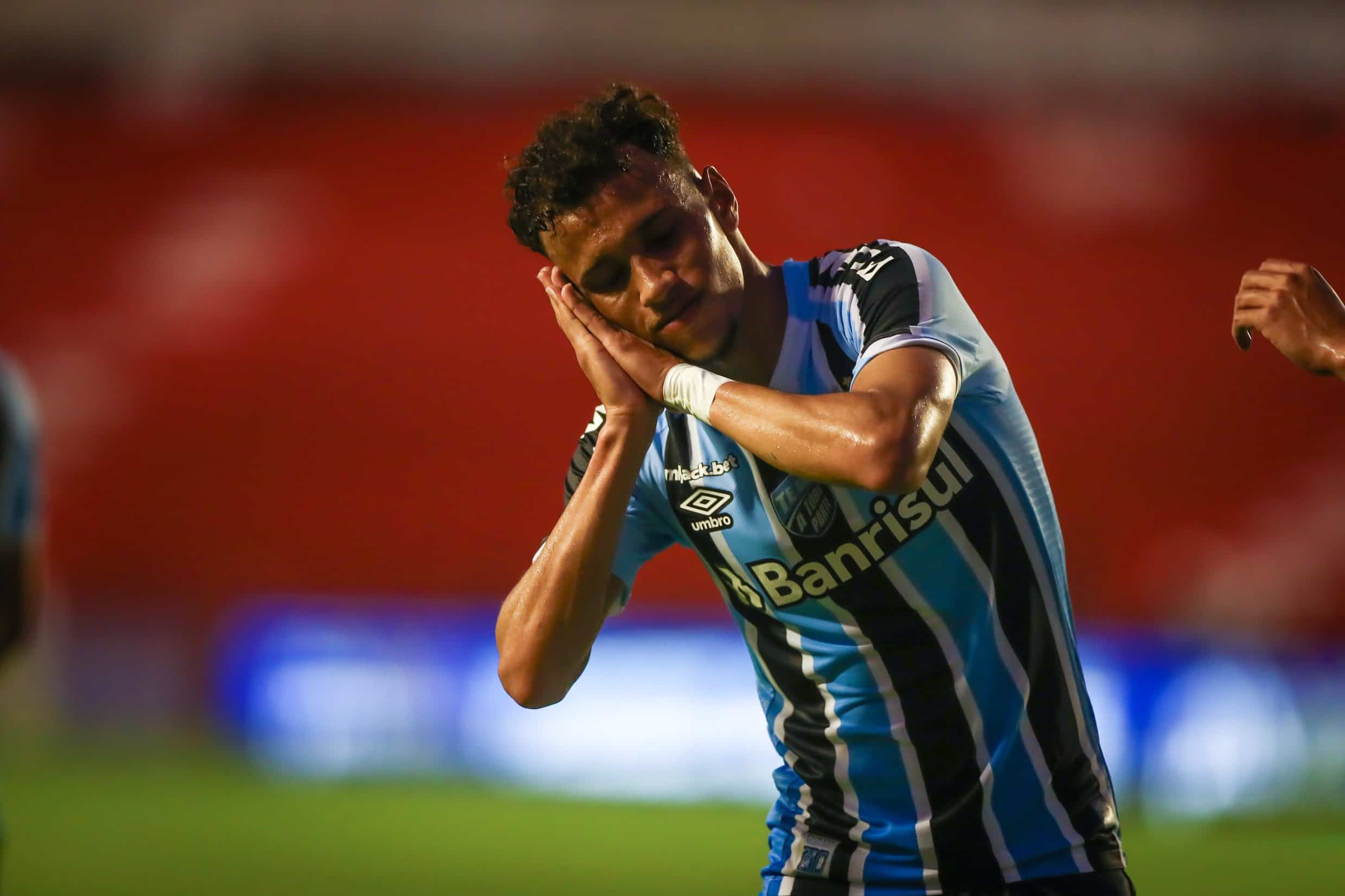 Gr&ecirc;mio bate N&aacute;utico e comemora retorno &agrave; S&eacute;rie A