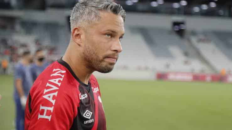 Athletico n&atilde;o renova contrato de produtividade com Marlos