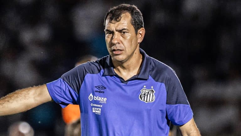 Carille revela &lsquo;liga&ccedil;&otilde;es inusitadas&rsquo; ap&oacute;s a sua estreia no Santos