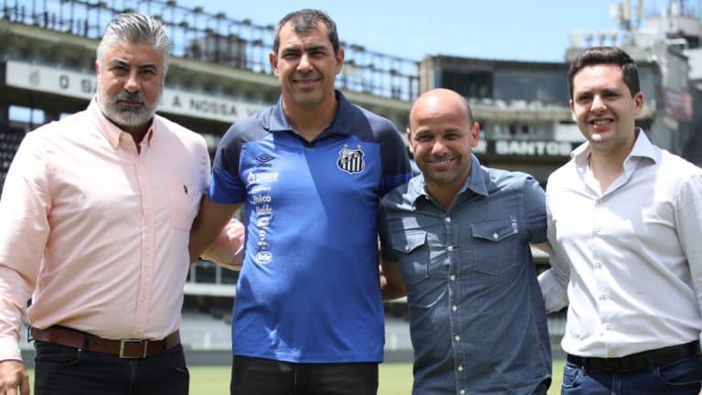 Diretoria do Santos &eacute; pega de surpresa sobre a situa&ccedil;&atilde;o de F&aacute;bio Carille