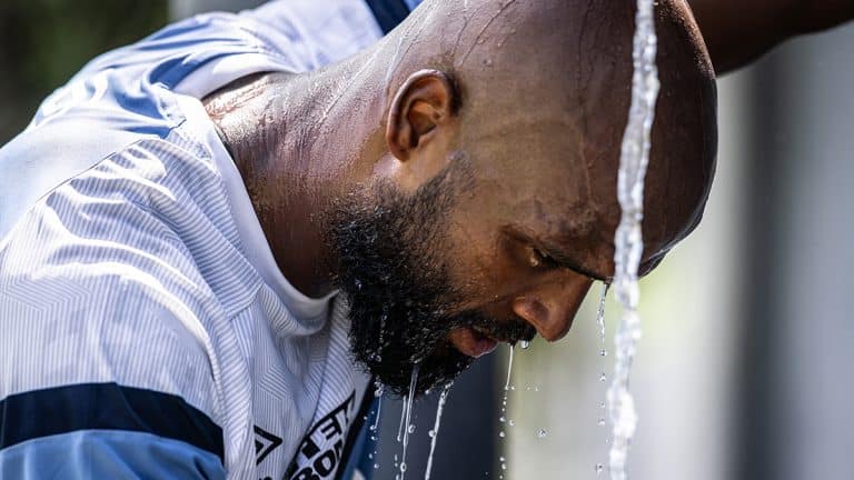 Titular do Santos toma decis&atilde;o para permanecer em 2024