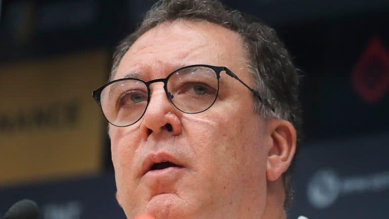 Ex-t&eacute;cnico do Santos rejeita acordo e clube vive drama nos bastidores