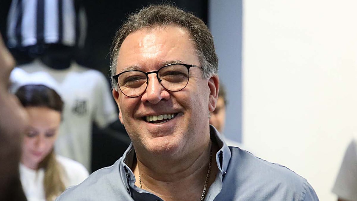 Santos: Presidente fala sobre novo patroc&iacute;nio m&aacute;ster de R$135 milh&otilde;es e define neg&oacute;cio