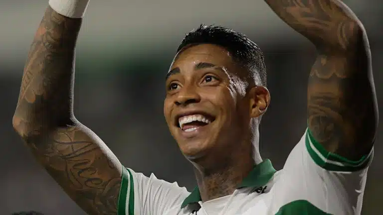 Alef Manga volta ao Coritiba e pode estrear em 2024 nas pr&oacute;ximas semanas