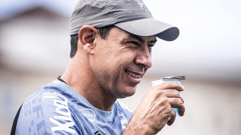 2 anos de contrato: Santos anuncia destaque do Paulist&atilde;o 2024