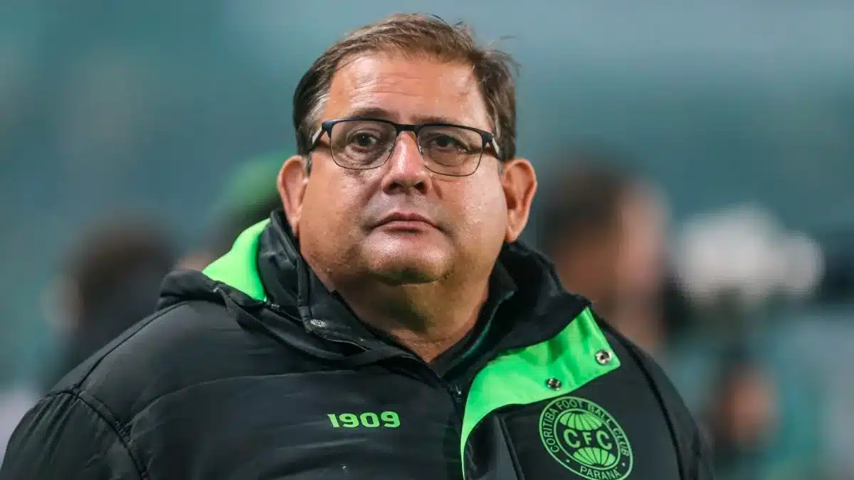 Elimina&ccedil;&atilde;o do Coritiba: Guto pede desculpas e promete mudan&ccedil;as