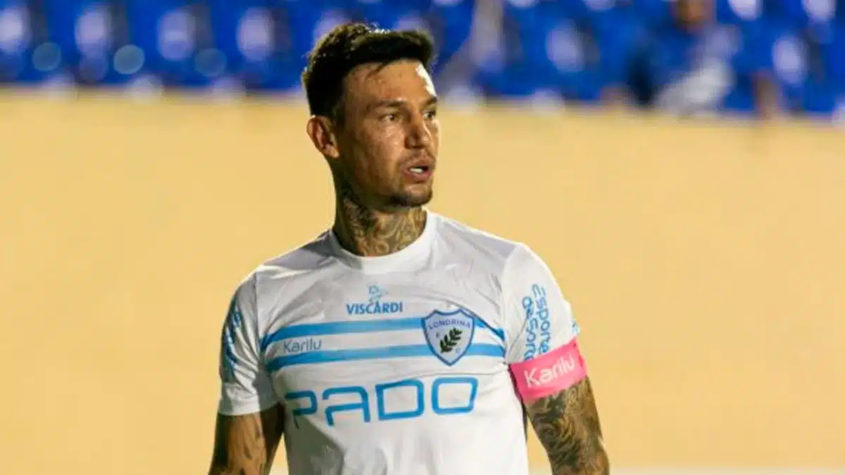 Jo&atilde;o Paulo foi um dos pilares do meio-campo do Londrina e um dos atletas mais regulares na S&eacute;rie B de 2023. Foto: Reprodu&ccedil;&atilde;o