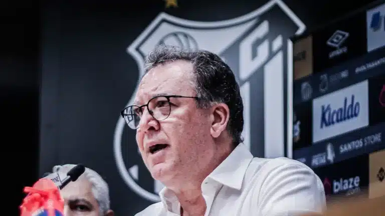 Santos recusa proposta de R$135 milh&otilde;es e fecha com novo patrocinador