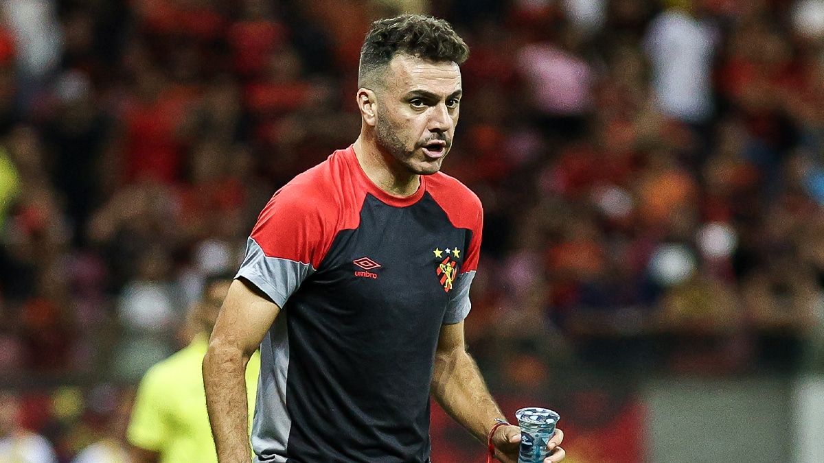 Mariano Soso diz &lsquo;sim&rsquo; e Sport confirma sa&iacute;da de &uacute;ltima hora no elenco