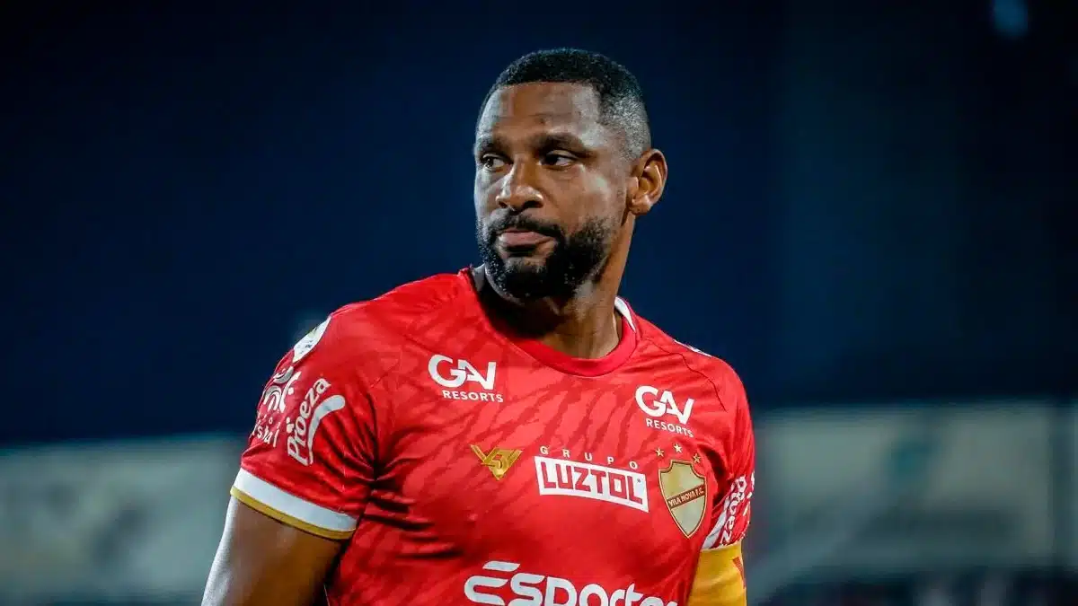 Apesar de n&atilde;o subir em 2023, o Vila Nova contou com o zagueiro artilheiro Rafael Donato em uma das melhores temporadas da sua carreira no futebol profissional. Foto: Reprodu&ccedil;&atilde;o